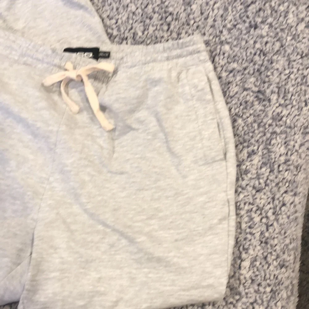 ⭐️FREE!!⭐️WITH BUNDLE PURCHASE!💥5 FOR $25💥RSQ! jogger sweatpants grey size lrg - Picture 6 of 8